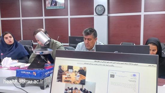 کارشناس SDHدر حال تبیین برنامه  